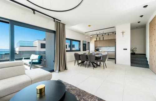 Zelenka Villa | Luxury Villa Tea with Heated Pool