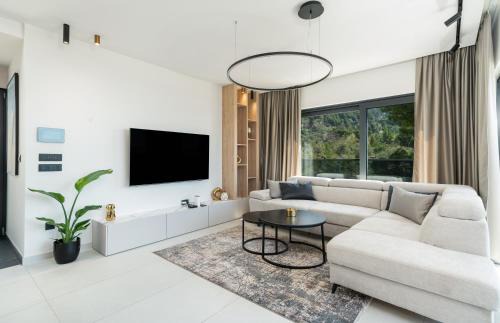 Zelenka Villa | Luxury Villa Tea with Heated Pool