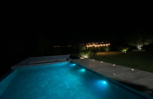 Novo Gravata Cabaña | Villa de lujo con 600m2, área gourmet y hermosa vista de las montañas.