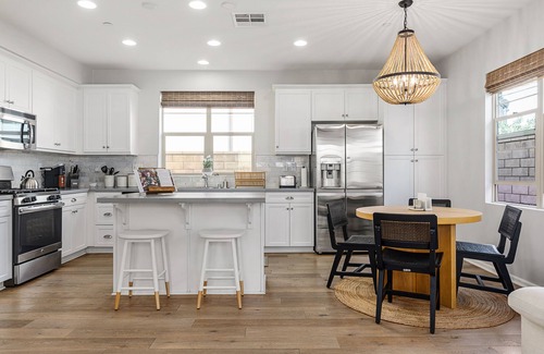 Santa Clarita Villa | Luxury Villa w/ Cmty. Pool/Spa (by Goode.Homes)