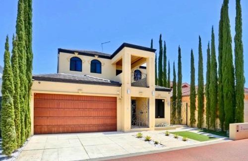 Munster Casa | Luxury Villa W Pool & Spa 5 BEDROOMS