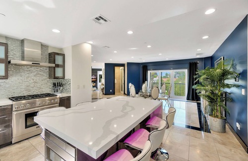Hollywood Hills Villa | Luxury Villa W/ Spectacular Hollywood Hills View