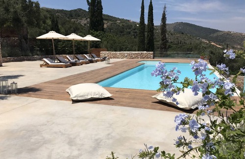Korithi Villa | Villa de lujo con piscina privada y jacuzzi.