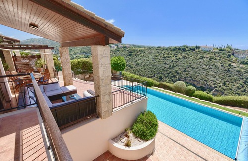 Aphrodite Hills Villa | Villa de Lujo Con 10x5 metros piscina de borde infinito privada