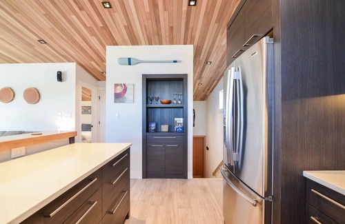 Campbell River Villa | Villa de lujo con bañera de hidromasaje y playa privada de arena.