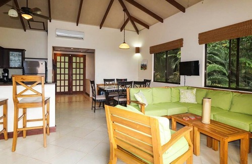 Dominicalito Villa | Villa de lujo con espectaculares vistas al océano y la jungla desde todas las habitaciones.