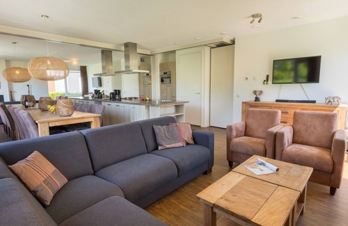 Paasloo Casa | Luxury villa with eight bathrooms located in a national park