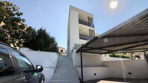 Pjescana Uvala Villa | Luxury villa with sea view, pool and jacuzzi near the beach in the town of Pula