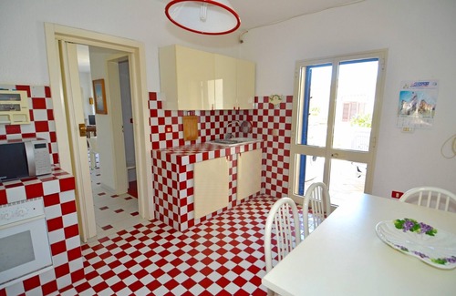 Marina San Gregorio Villa | Villa de lujo con gran terraza y jardín con vistas al mar.