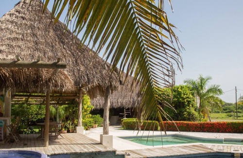 Monterrico Chalet De Esquí | Chalet de lujo con piscina, Chambalacas Los Cocos