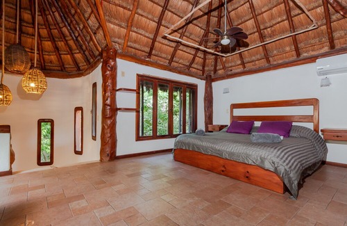 Ejidal Villa | Luxury Villa With Pool and Jacuzzi