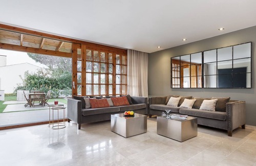 Cabrils Casa | Luxury villa with pool 25km from Barcelona and 2km from the beach.