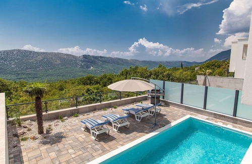 Grizane Casa | Villa de lujo con piscina privada y vistas al mar