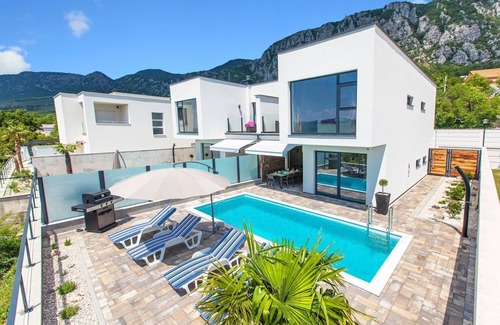Grizane Casa | Villa de lujo con piscina privada y vistas al mar