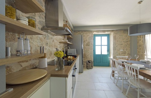 Zaostrog Villa | Villa de lujo con piscina privada. Vista al mar, espacio para 8 personas.