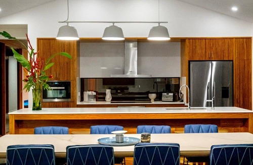 Airlie Beach Casa | Luxury Villas Aqua at Yangaro (With Car Parking)