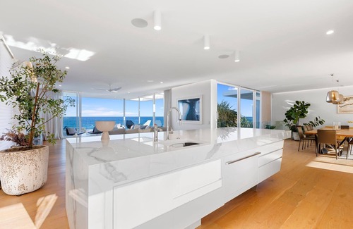 Sunrise Beach Casa | Luxury Villas Beaches at Sunrise (Heated Pool)