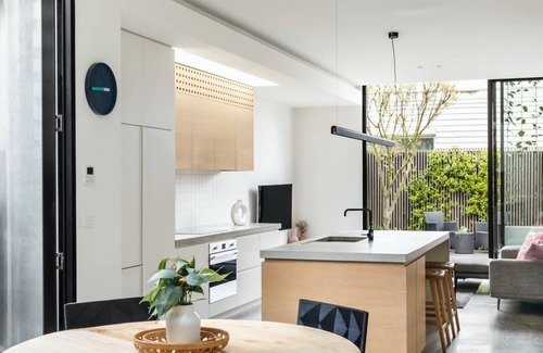 Port Melbourne Casa | Luxury Villas The Cable House (Pet Friendly)