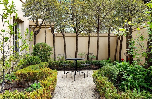 Prahran Casa | Luxury Villas Wynnstay House (Solar Heated Pool)