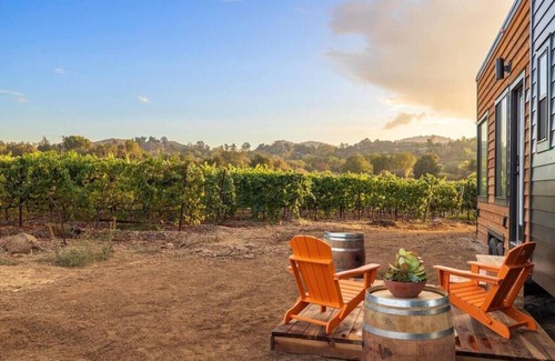 Ramona Cabina | Luxury Vineyard Escape w Fireplace - Syrah