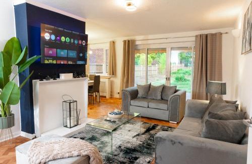 Runnymede Casa | Luxury Virginia Water 3BR near Thorpe Park & Heathrow