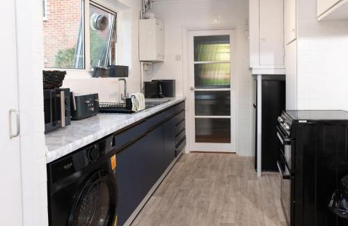 Runnymede Casa | Luxury Virginia Water 3BR near Thorpe Park & Heathrow
