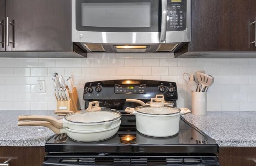 Courier City - Oscawana Apartamento | Luxury W/ Downtown views-Pool-Gym-Free Parking!
