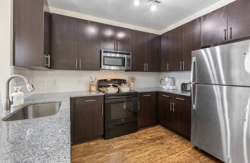 Courier City - Oscawana Apartamento | Luxury W/ Downtown views-Pool-Gym-Free Parking!