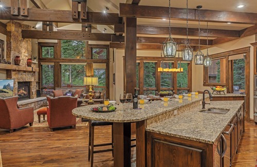 Boulder Ridge Casa | Luxury W/Mountain Views + Hot Tub + Close to skiing - Rocky Mountain Lodge