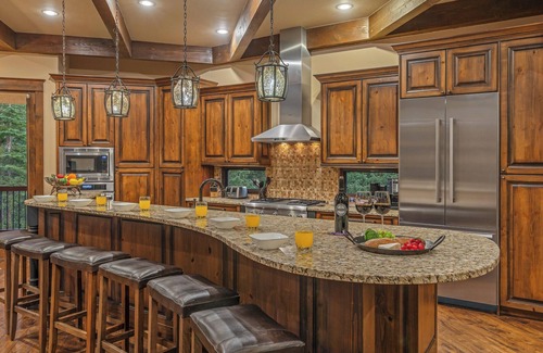 Boulder Ridge Casa | Luxury W/Mountain Views + Hot Tub + Close to skiing - Rocky Mountain Lodge
