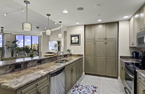 Cape Harbour Condominio | Luxury Water View 3B/2B Condo w/ Heated Pool Ideal For Snowbirds or Remote Work!