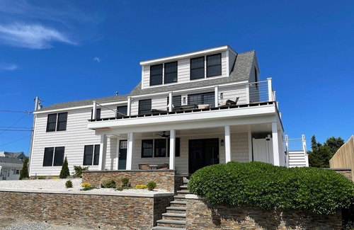 Narragansett Casa | Luxury Water View-Walk to Beach-Central Air 4 Bedroom-Newly Remodeled Sleeps 10
