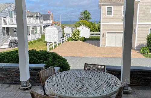 Narragansett Casa | Luxury Water View-Walk to Beach-Central Air 4 Bedroom-Newly Remodeled Sleeps 10