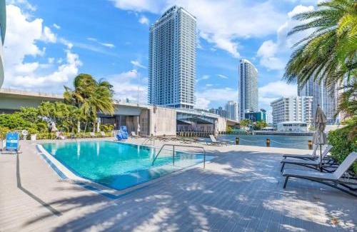 Hallandale Beach Apartamento | Luxury Waterfront Suite with Great Views