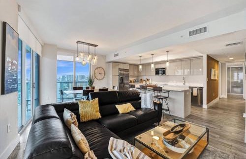 Hallandale Beach Apartamento | Luxury Waterfront Suite with Great Views