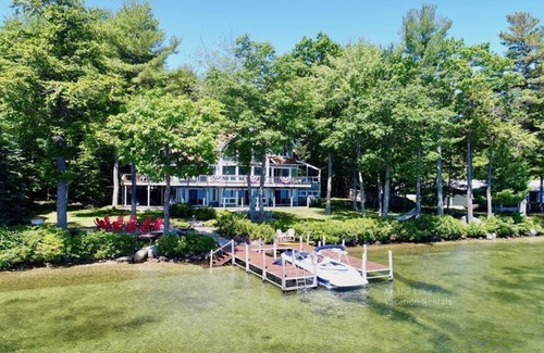 Moultonborough Casa | Luxury Waterfront Home in Windermere Estates