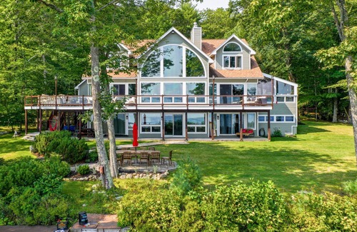 Moultonborough Casa | Luxury Waterfront Home in Windermere Estates