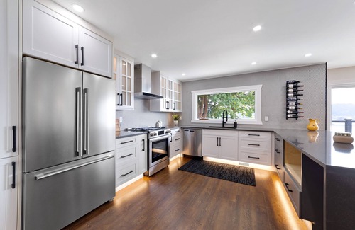 Port Moody Casa | *Luxury Waterfront* beautiful and peaceful retreat