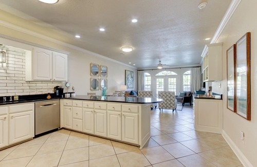 Lakeland Condominio | Luxury WATERFRONT Condo on Lake Hamilton w /1-Car Garage. Min 30 day rental.