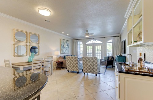 Lakeland Condominio | Luxury WATERFRONT Condo on Lake Hamilton w /1-Car Garage. Min 30 day rental.