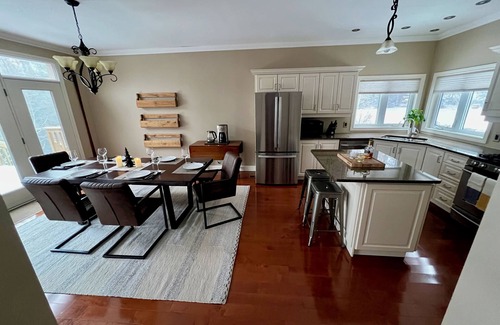 Brudenell Casa | Luxury Waterfront Retreat, 4-bedrooms + bunkie and private dock, AC and Wifi