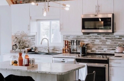 Washago Cabaña | Luxury Waterfront Cottage with Hot Tub in Downtown Washago, Ontario
