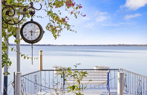 Toukley Casa | Luxury Waterfront Holiday Home