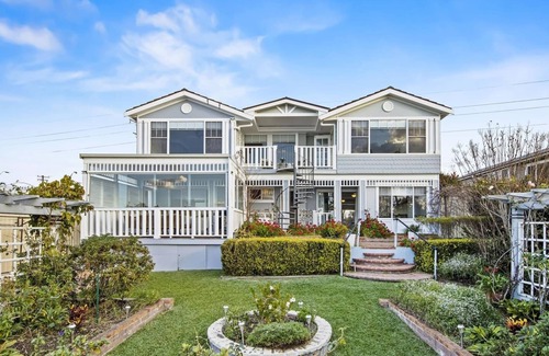 Toukley Casa | Luxury Waterfront Holiday Home