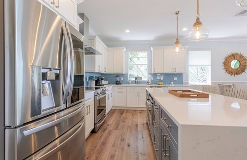 Marathon Casa | Luxury waterfront Home, Pool, Boat Slip, Bikes, Discounts Available thru Jan 31