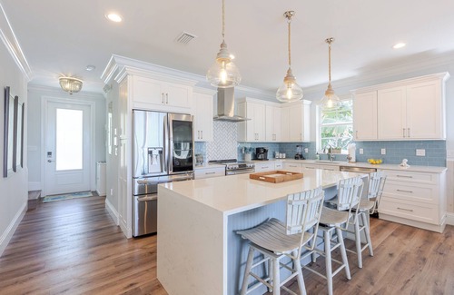 Marathon Casa | Luxury waterfront Home, Pool, Boat Slip, Bikes, Discounts Available thru Jan 31