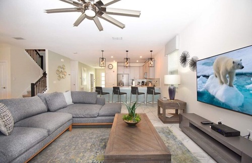 Campbell Casa | HERMOSA NUEVA FRENTE AL AGUA DE 9 DORMITORIOS !! ¡LA MEJOR UBICACIÓN PARA DISNEY! ¡JACUZZI, REC ROOM, HARRY POTTER Y MICKEY ROOMS!