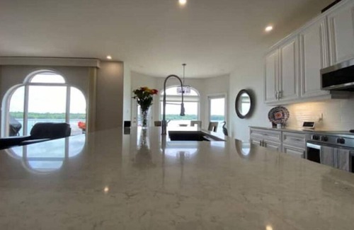 Amherstview Casa | Luxury Waterfront Kingston