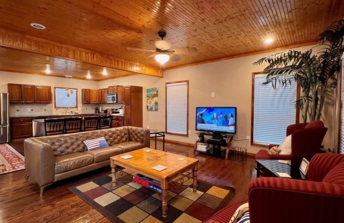 Milam Cabina | Luxury Waterfront Lodge In Toledo Bend Lake