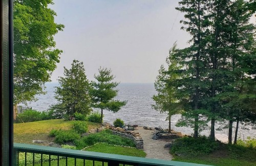 Arnprior Casa | Luxury Waterfront - quiet, walking trails, great water.